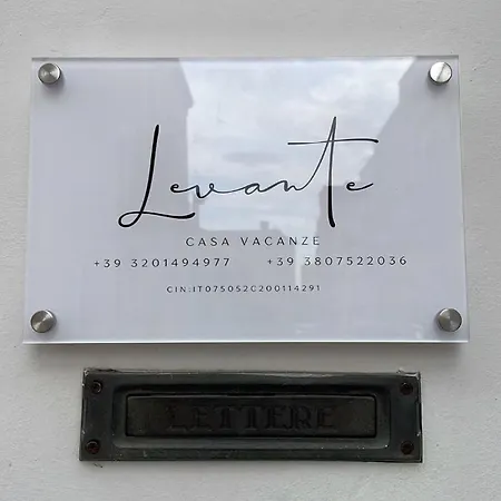 Levante Nyaraló *